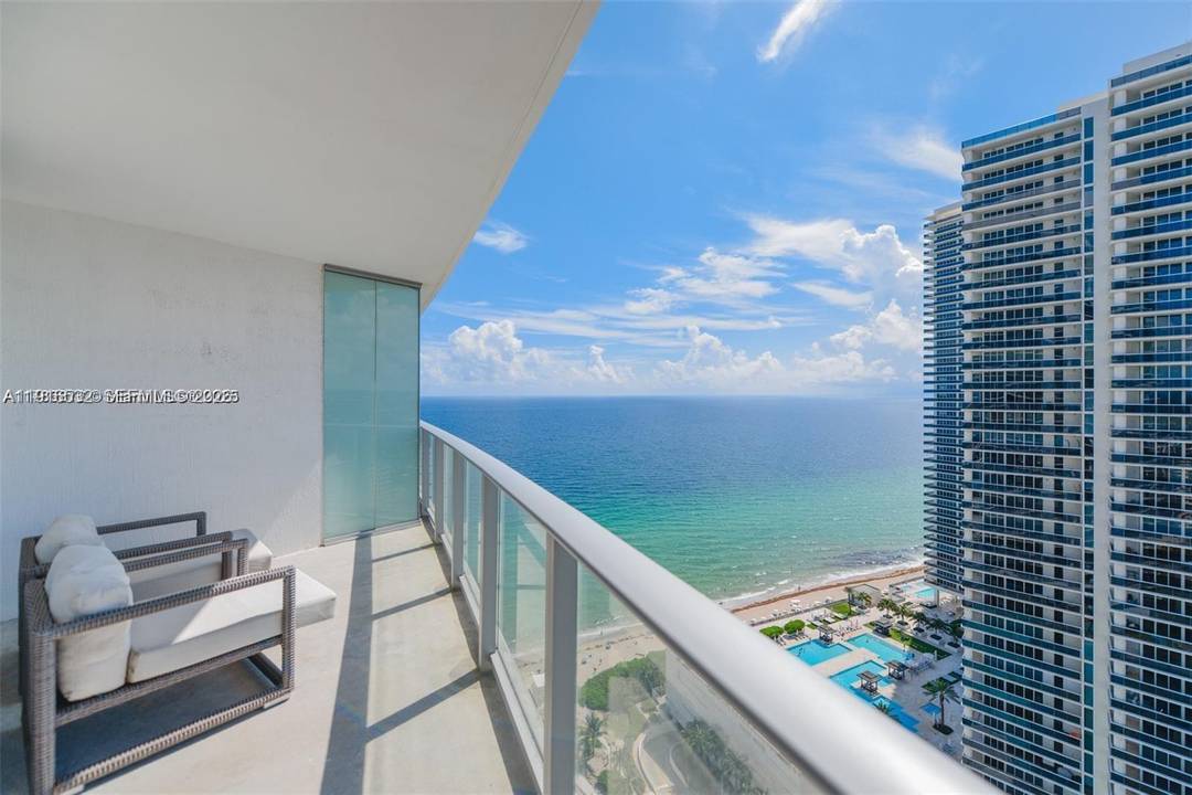 LYFE Resort amp ; Residences is a high rise beachfront resort and condominium style property located in Hollywood Beach, FL.