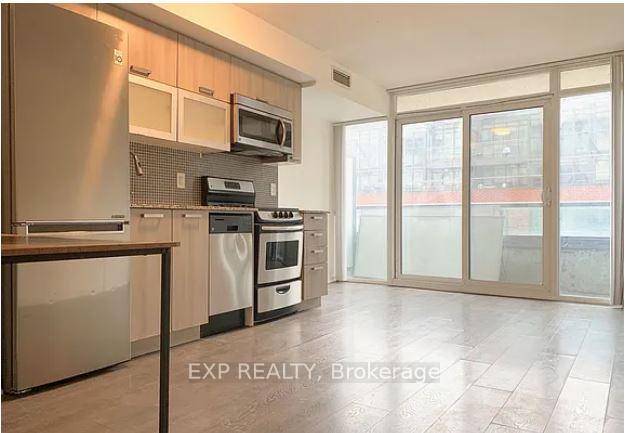 Modern 2 Bedroom Condo for Rent in Prime Queen West LocationLive where the city comes alive !