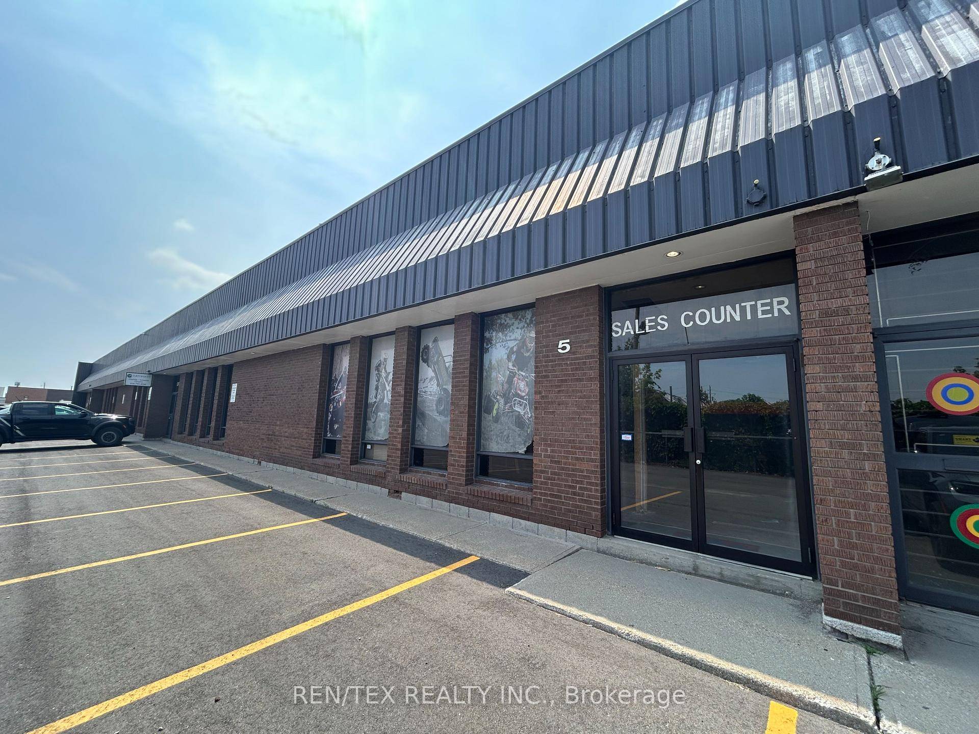 Take advantage of this industrial opportunity in Etobicoke at competitive pricing.