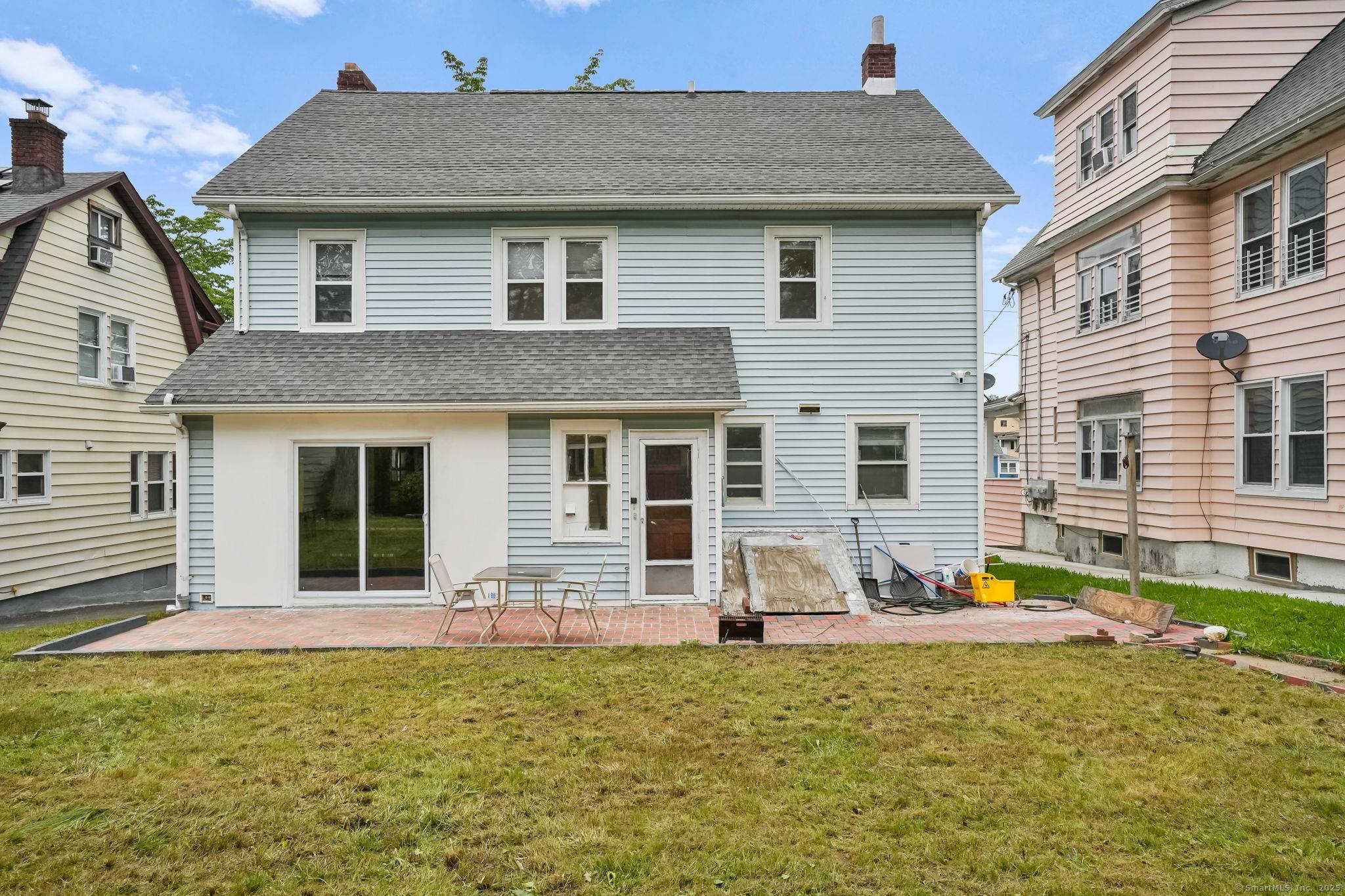 Welcome home ! Nestled in Bridgeport's historic Brooklawn neighborhood, 73 Atwater Street offers an opportunity to own a piece of architectural heritage while still enjoying the convenience of modern city ...