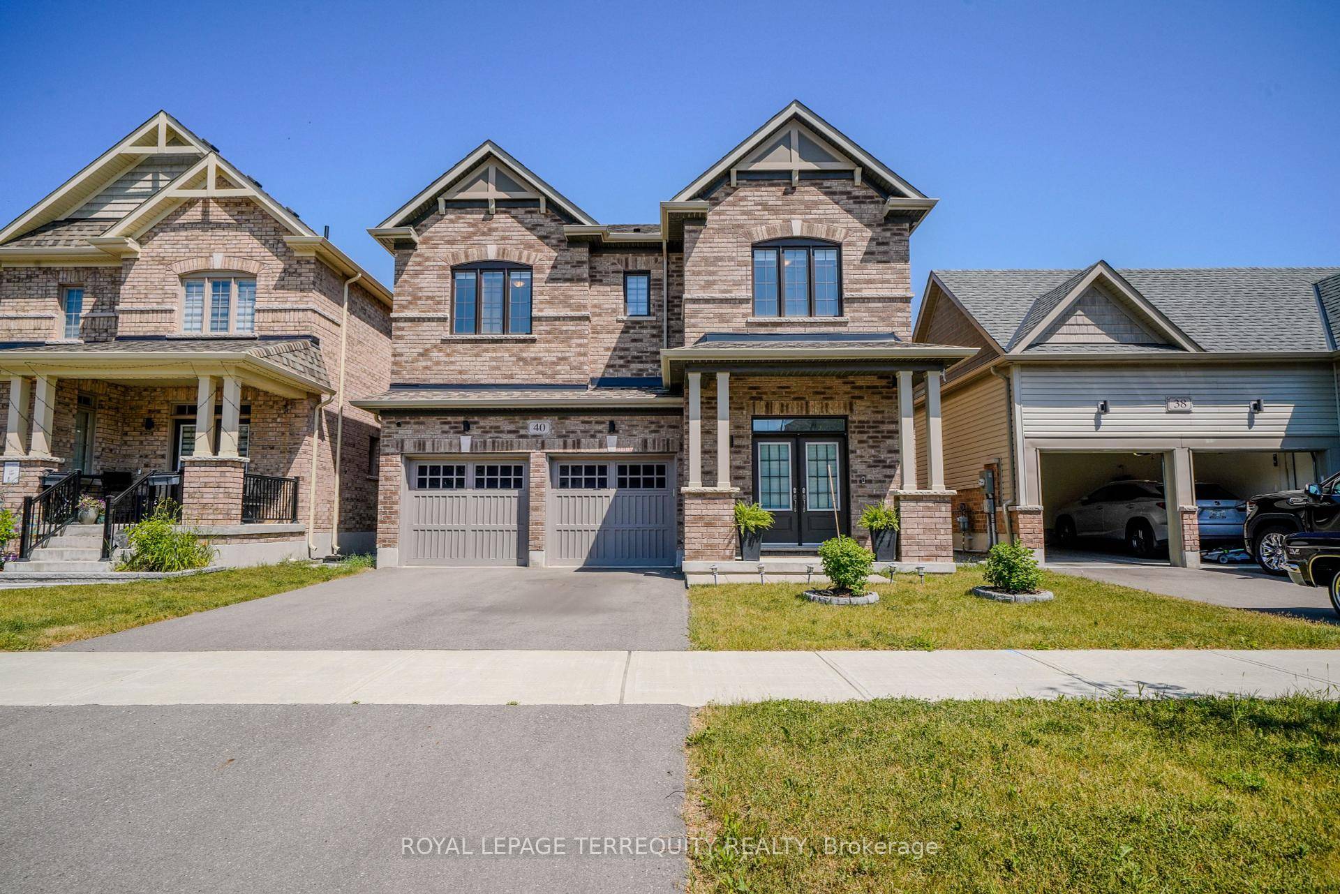 Beautiful 3 Bed, 3 Bath Freehold Home for Sale in Keswick, ON Located in a family friendly neighbourhood, this spacious and well maintained freehold home offers 3 bedrooms, 3 bathrooms, ...