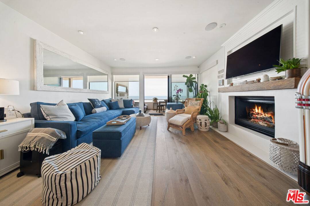 1 Eastwind St 2BR Marina Del Rey La