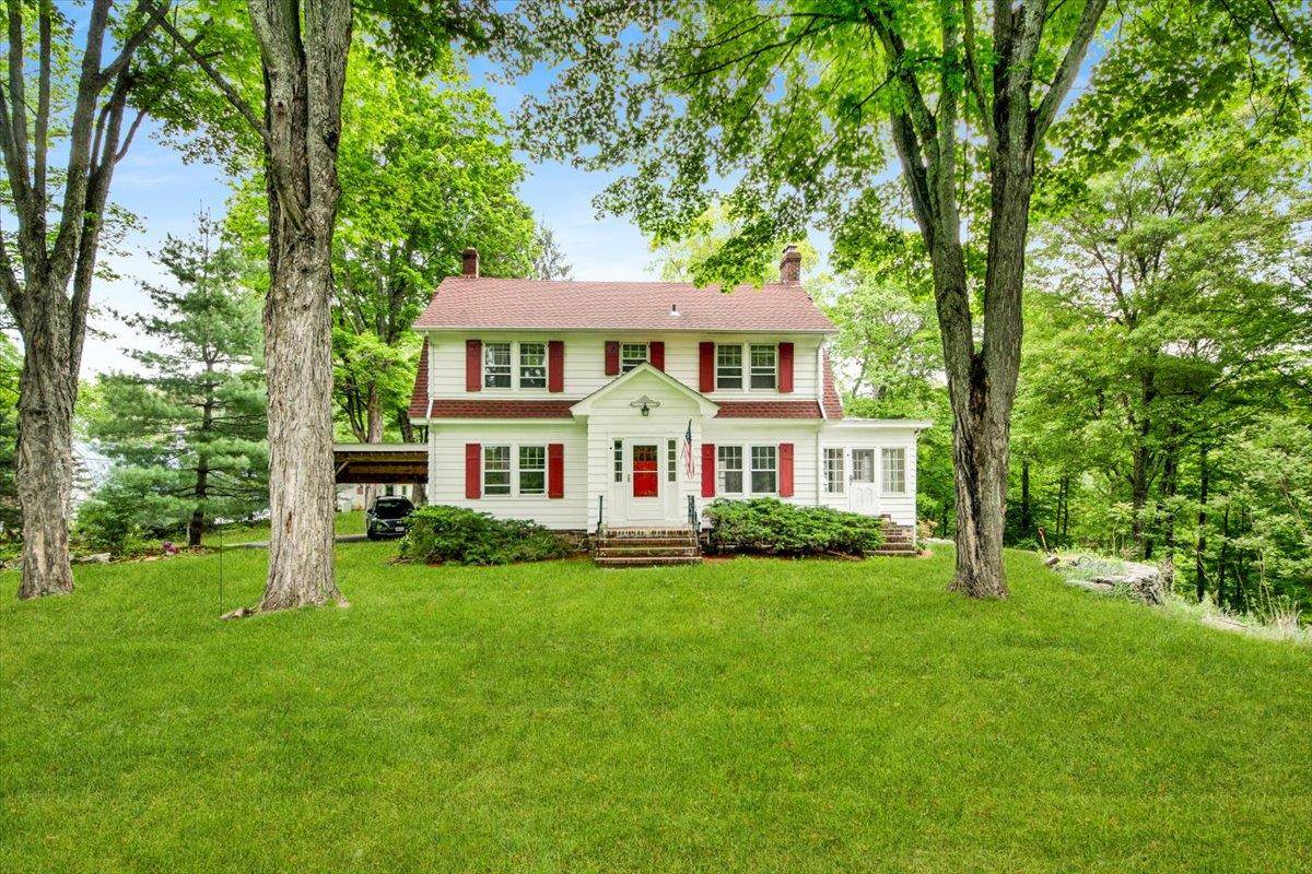 Discover this charming Colonial available for rent in the highly desirable Katonah Ridge community, privately situated on over 2 acres of serene land !