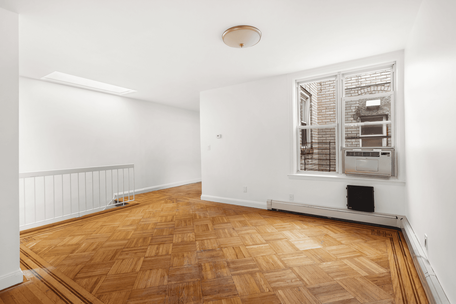 1, 150 SF Top PH Floor, Floor Thru 3BR 1BA Apartment in Beautiful Bay Ridge Row House Rarely available, this oversized three bedroom home is located in prime Bay Ridge ...