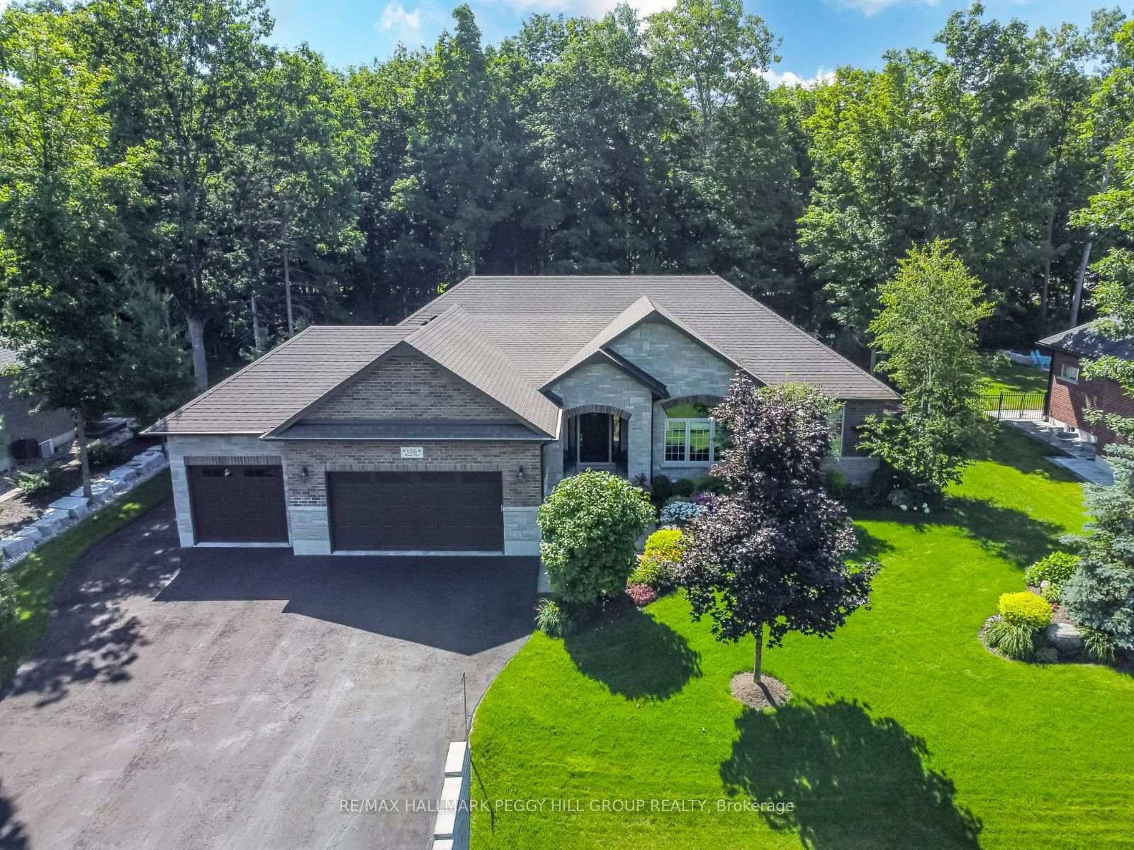 ELEGANTLY CRAFTED EXECUTIVE BUNGALOW ON HALF AN ACRE IN A SOUGHT AFTER NEIGHBOURHOOD !