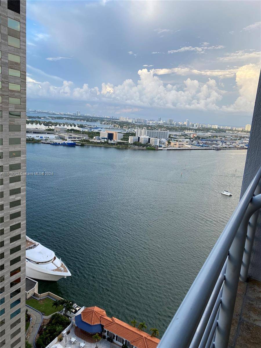 Amazing unit in desirable One Miami Condo on Biscayne Blvd.