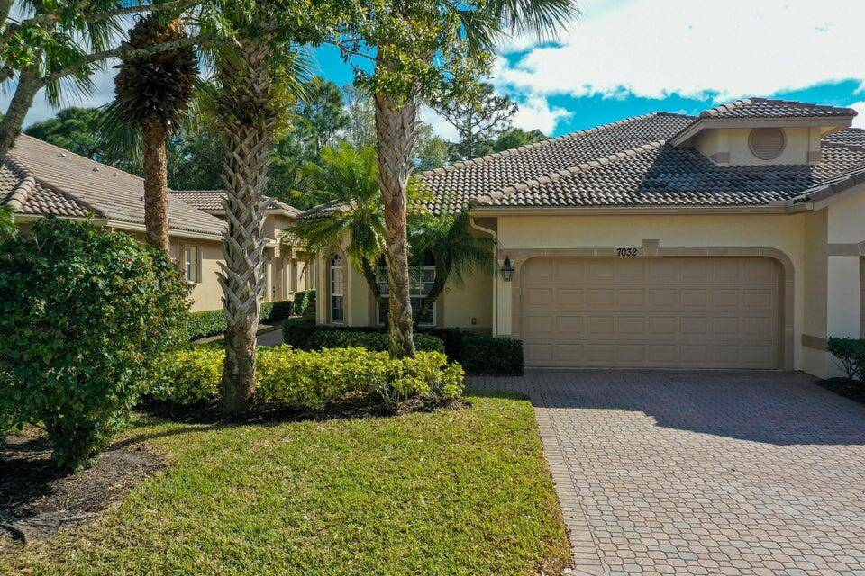 Beautifully updated Willow Pines ''Hyannis'' offers fine finishes throughout in addition to a remodeled kitchen with 42'' white cabinetry, subway tile backsplash and large center island with beautiful granite.