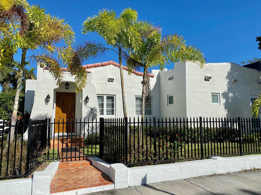 Charming modern 3 bedroom Spanish Mediterranean in Flamingo Park.