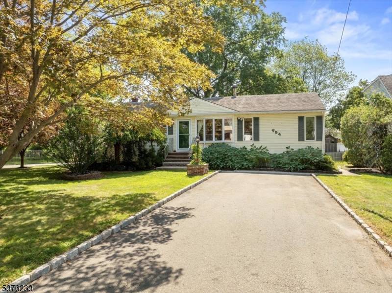 Welcome to 654 E Woodbridge Ave Over 3, 000 SF of Expanded Ranch Style Living in Avenel !