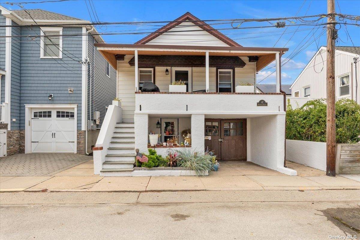Beautiful Winter Rental Updated kitchen and bath, 3 bedrooms, private W D, Front Porch, Hot Cold outdoor shower !