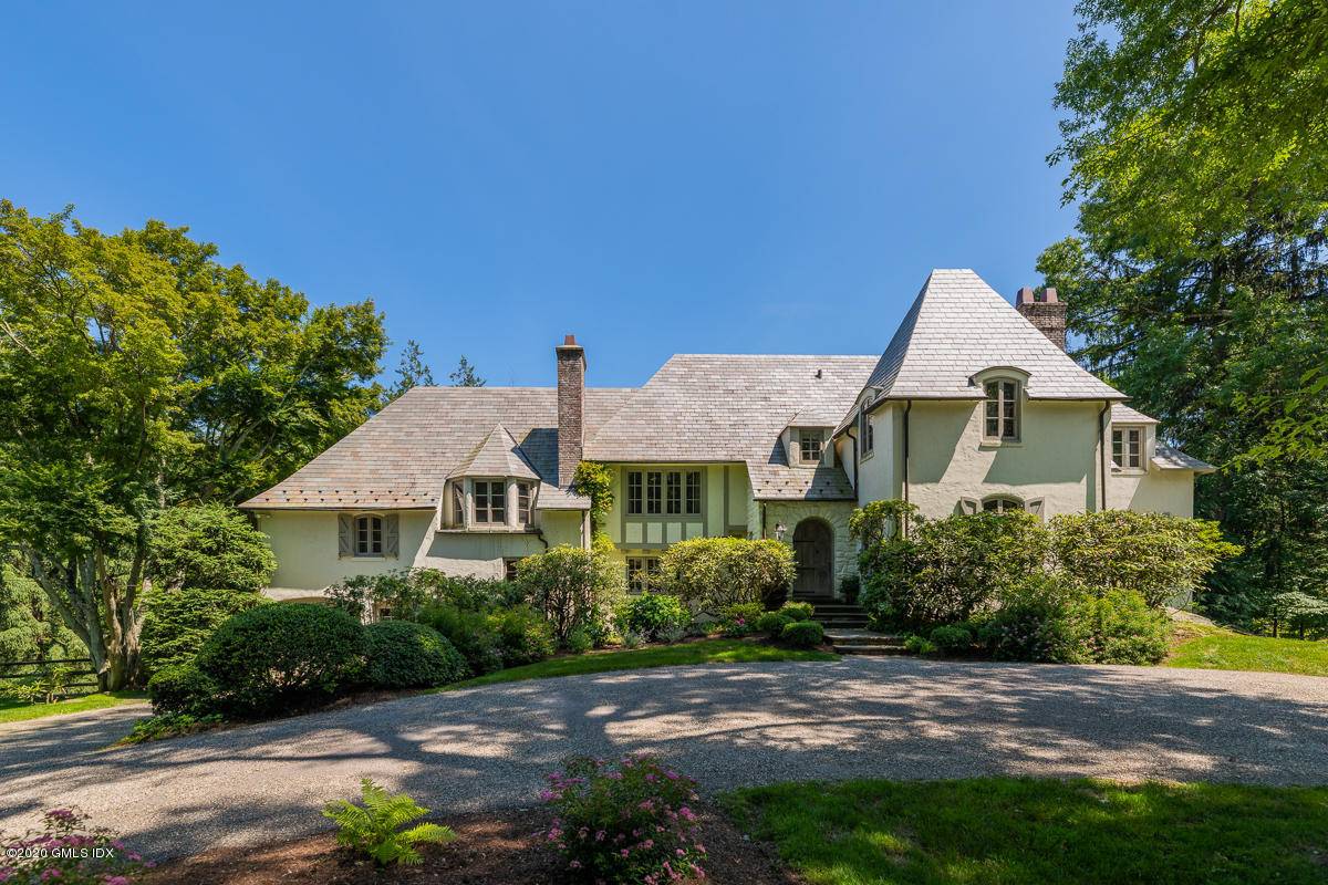 Enjoy the holidays in this cozy house in the suburbs !
