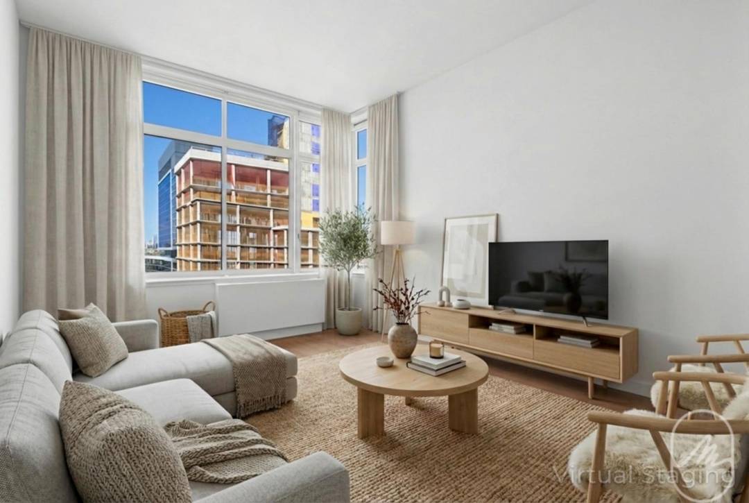 A groundbreaking green building with a striking glass and metal facade, 80 Dekalb rises 36 stories in the heart of Fort Greene, at the intersection of downtown and brownstone Brooklyn.