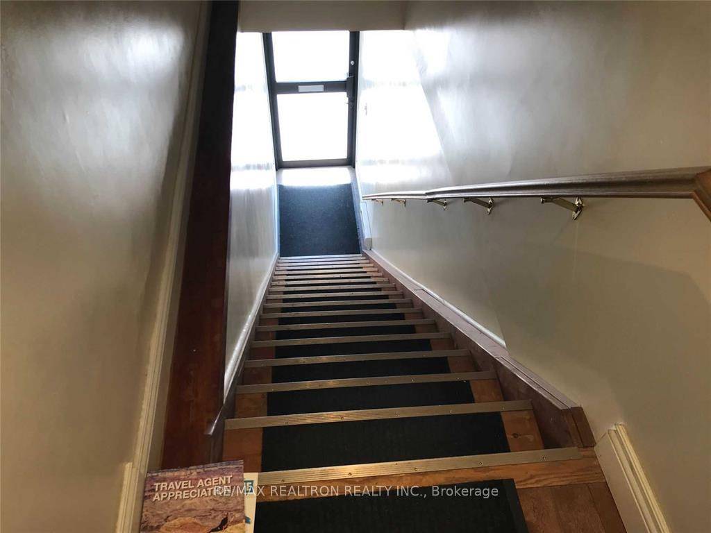 2nd Floor Office Space Above Storefront, Prime Danforth Village West Of Pape, Very Quite amp ; Extremely Clean Property, Ideal For Office Use, Accountant, Psychiatrist, Mortgage Insurance Broker, Lawyer, Business ...