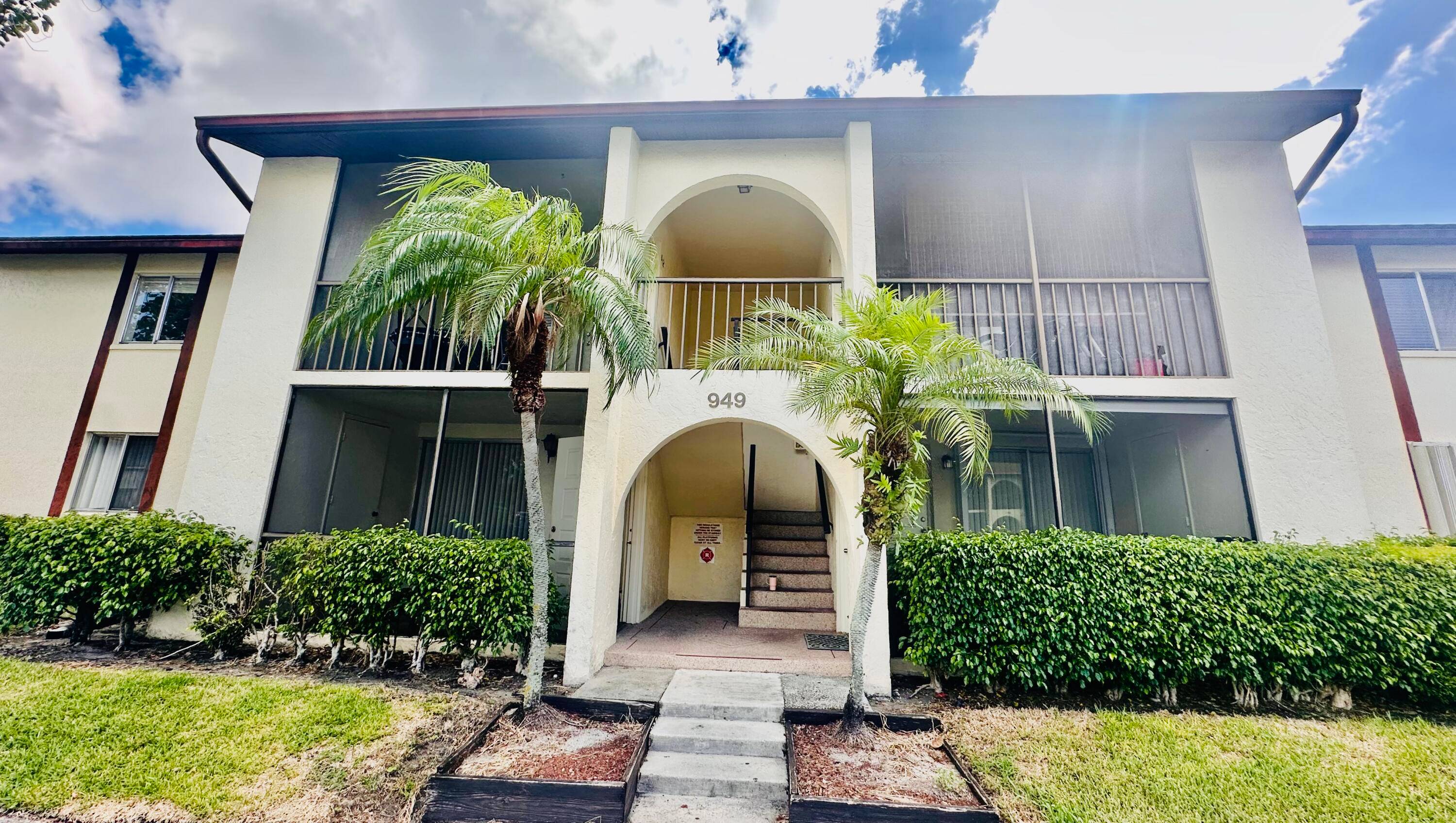 Welcome to your serene retreat in the heart of West Palm Beach !