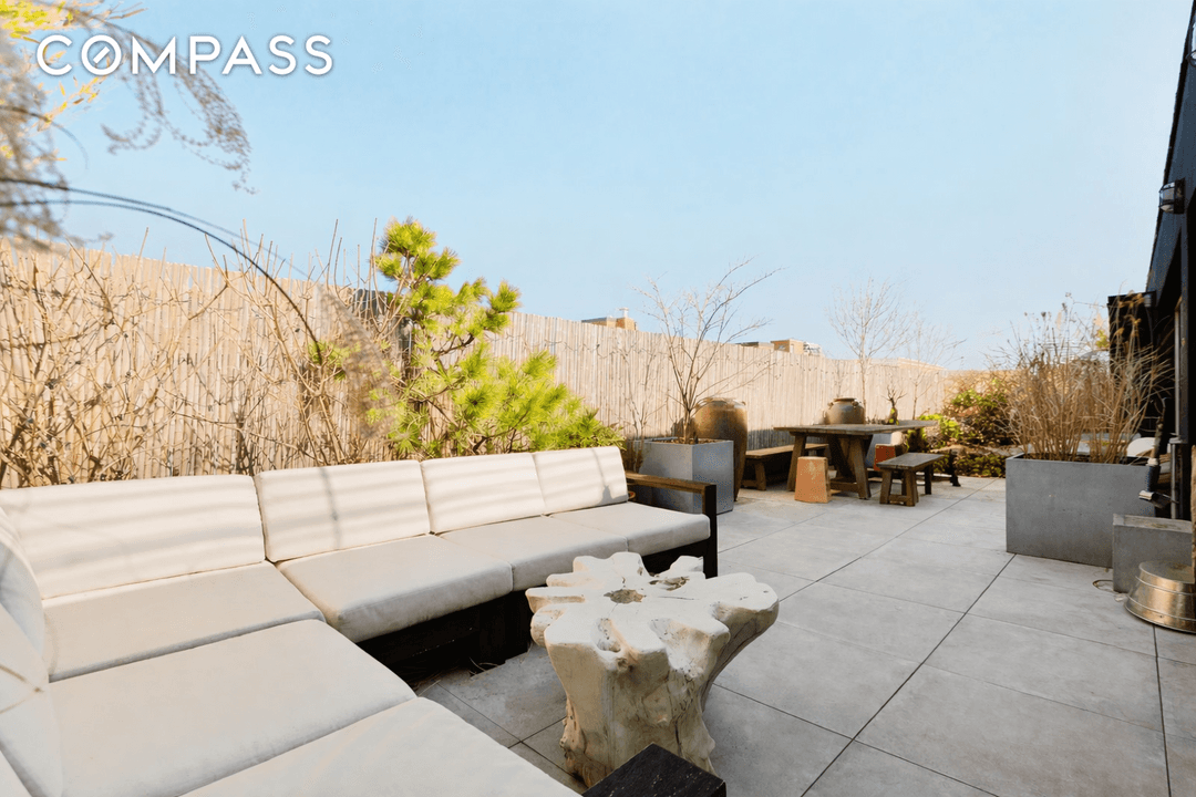 Private roof deck, just in time for Spring !