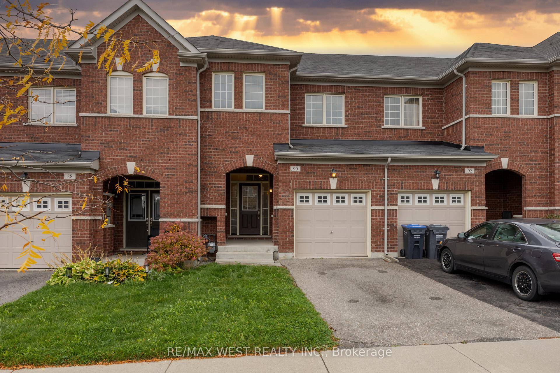 Entire Townhome with 3 Car Parking !