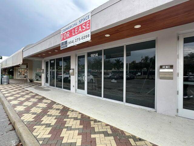 Great east location at the heart of east Deerfield Beach at The cove shopping center.