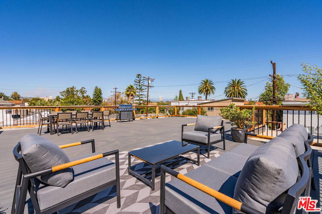 1612  S Corning St Beverlywood LA