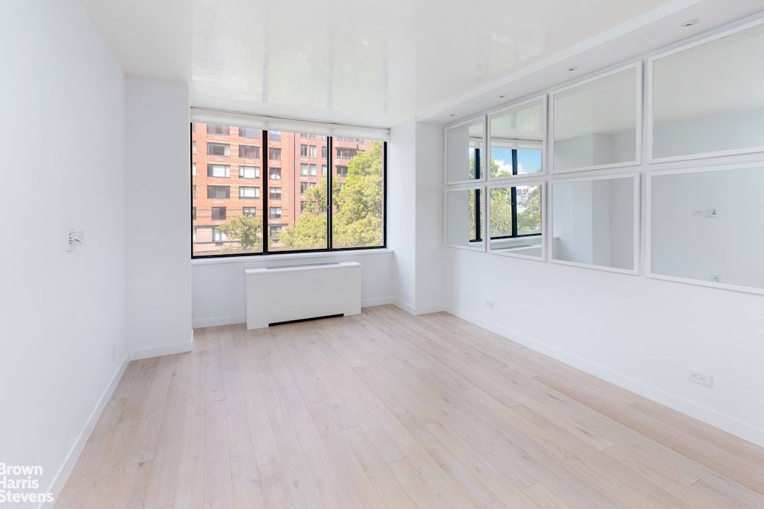 Welcome to this meticulously renovated and professionally designed 2 bedroom, 2 bathroom luxury residence located in the highly sought after Liberty Terrace in Battery Park City, situated on the stunning ...
