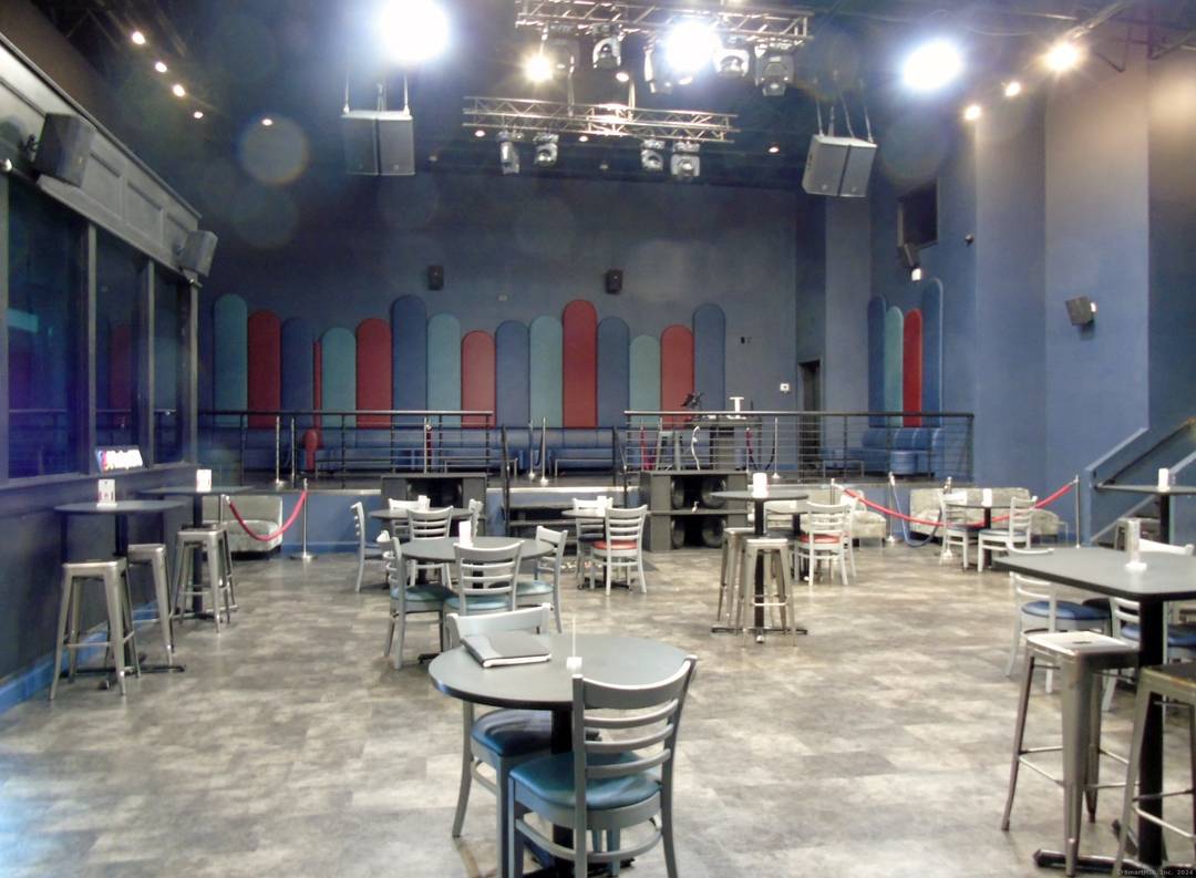 Turn Key Club, Restaurant, Bars, Full Kitchen.