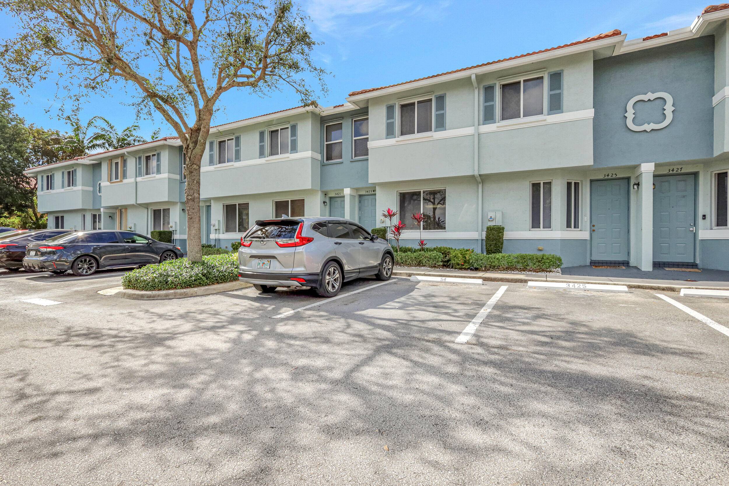 Well kept townhome ready for a buyer.