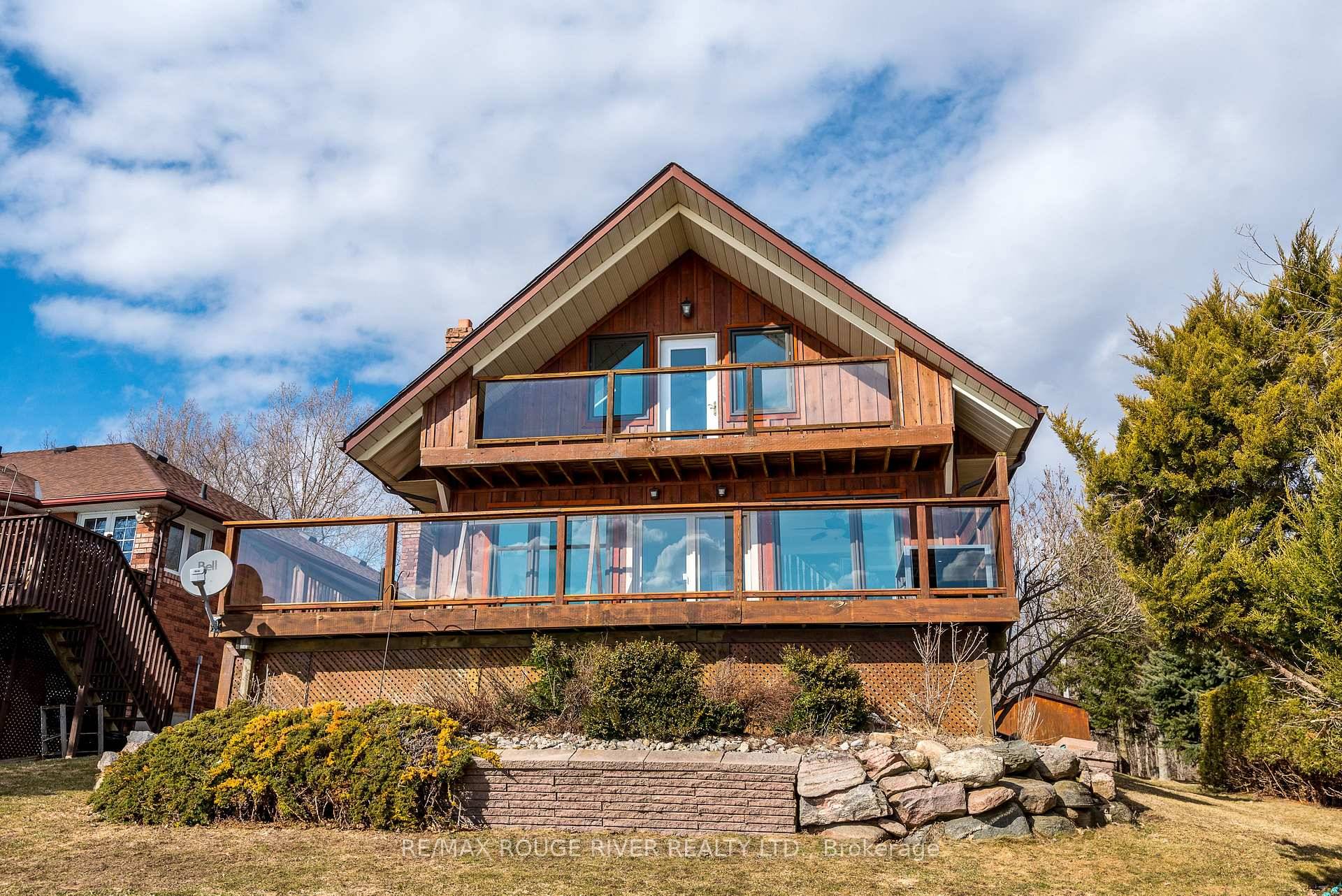 Waterfront Year Round Chalet on the North Shore of Lake Scugog !
