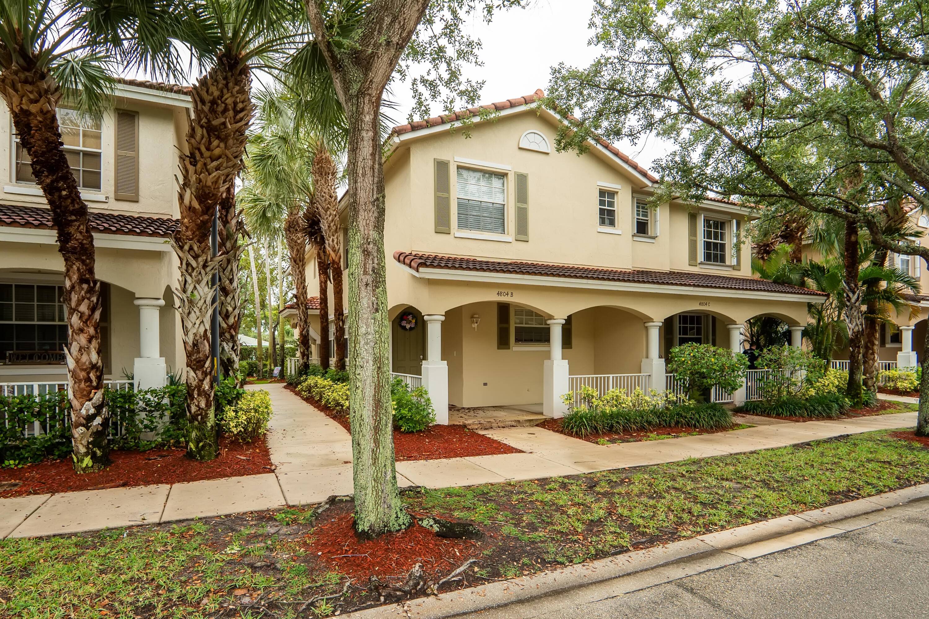 Adorable 2 bedroom walk up unit with garage balcony.