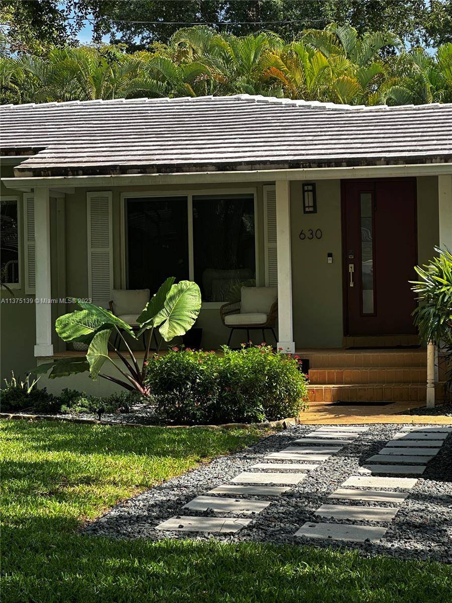 LOCATION LOCATION Experience Coral Gables at its best.