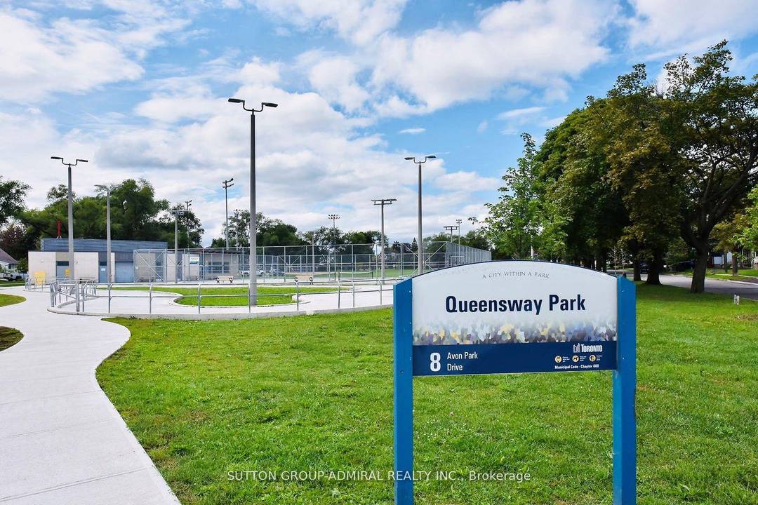 Spotless, large, bright, 2 bedroom condo in Boutique new Queensway Park Condo building backing onto 3 hectare park.