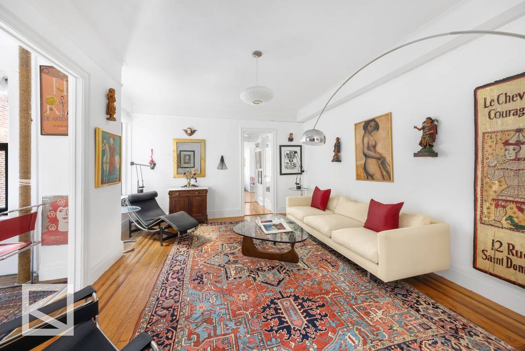 Welcome to 150 E. 93rd Street, Apartment 10D a beautifully renovated one bedroom home nestled in the heart of Carnegie Hill, one of the Upper East Side's most sought after ...