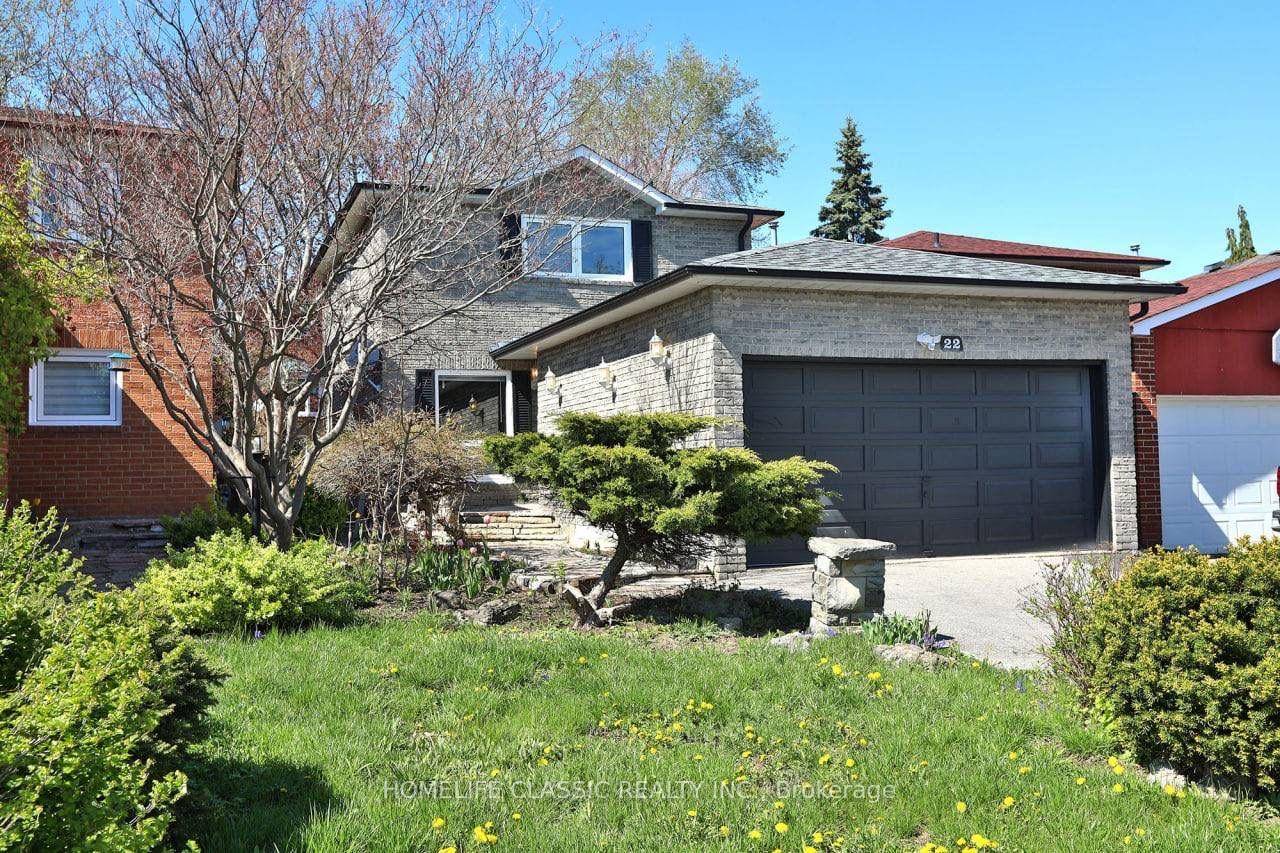 A Great family neighbourhood in the heart of Richmond Hill, this beautifully renovated basement features an open kitchen and a sep Entrance making it perfect for comfortable living.
