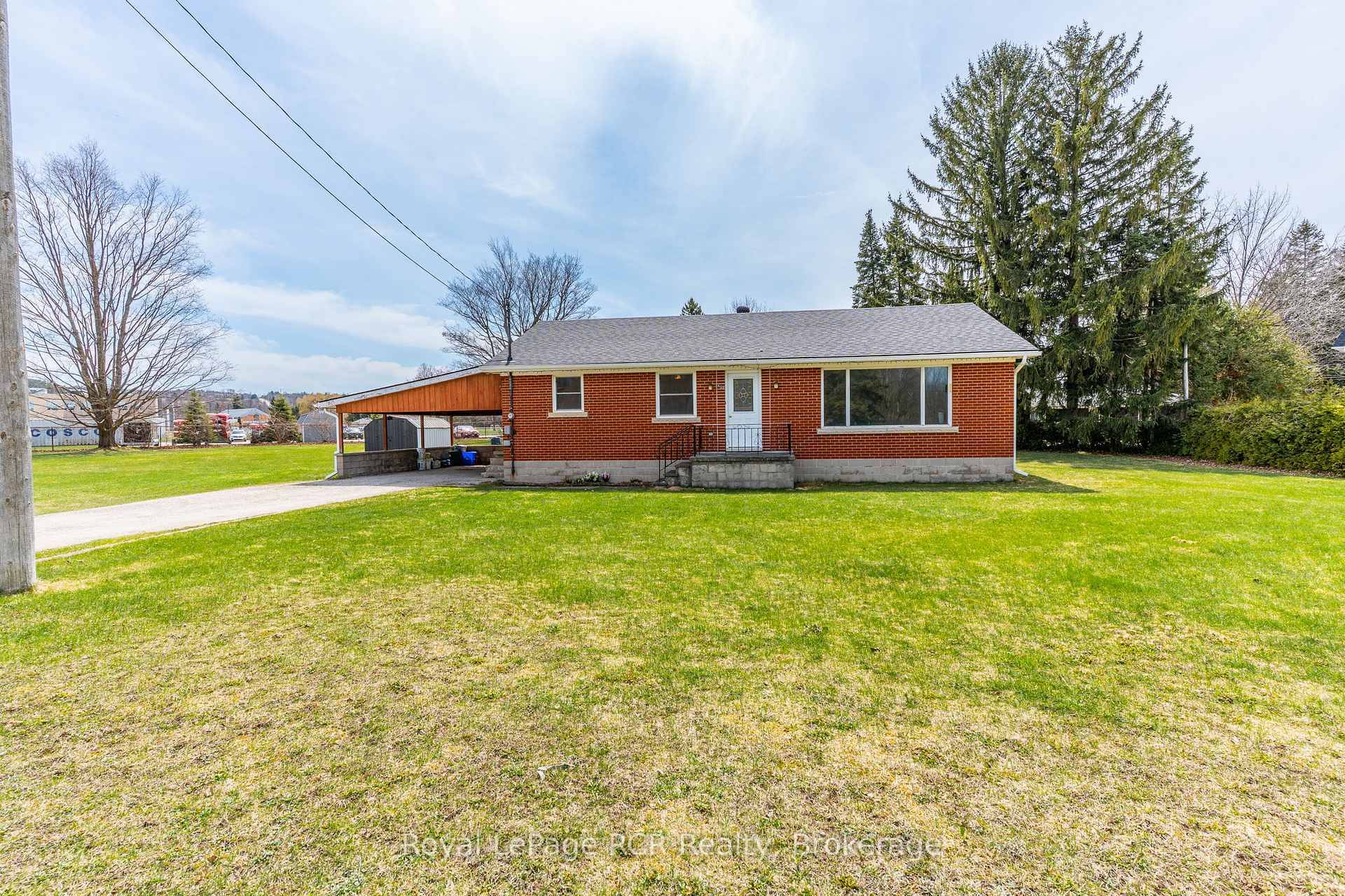 This prime property, just over an acre in size is situated in a high exposure location at the east entrance to Meaford.