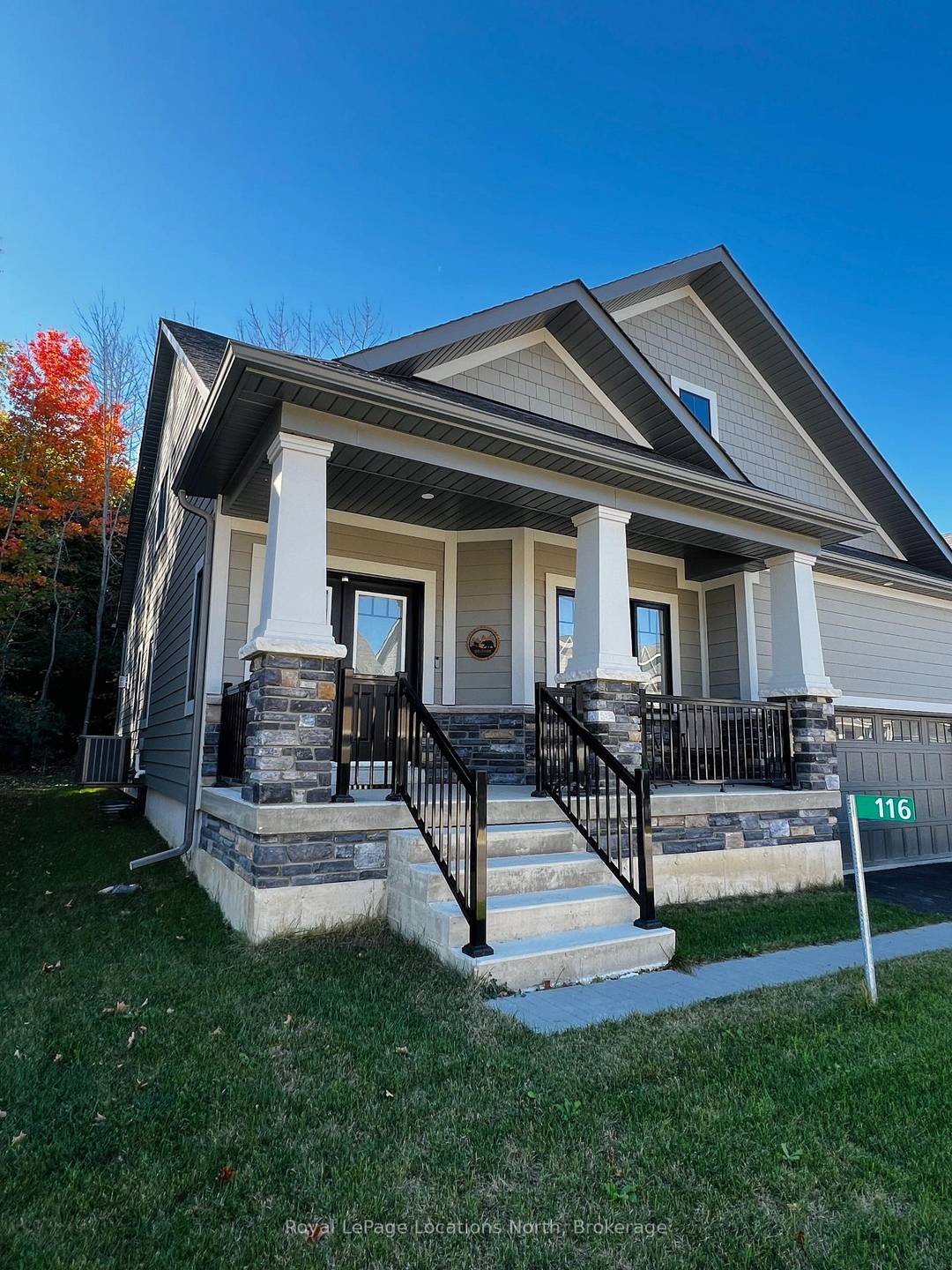 SKI SEASON IN LORA BAY ! Escape to this cozy winter retreat in the sought after Cottages of Lora Bay.