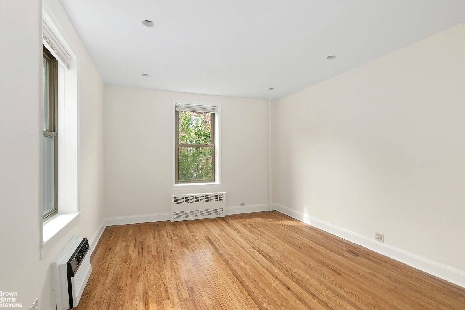NEW PRICE ! SHOWING BY APPOINTMENT ONLY.