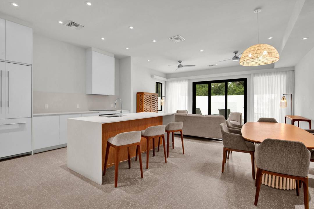 WESTEND Condo New-Providence