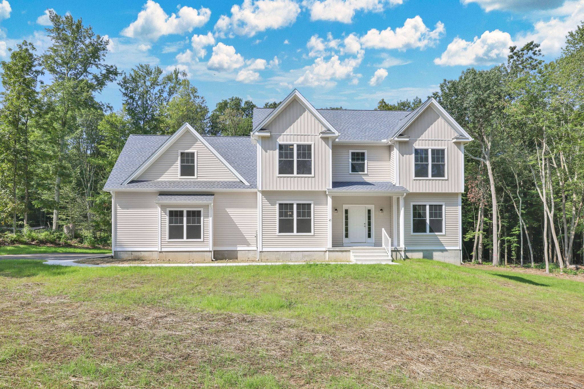 Welcome to this beautiful new construction that you don't have to wait for !