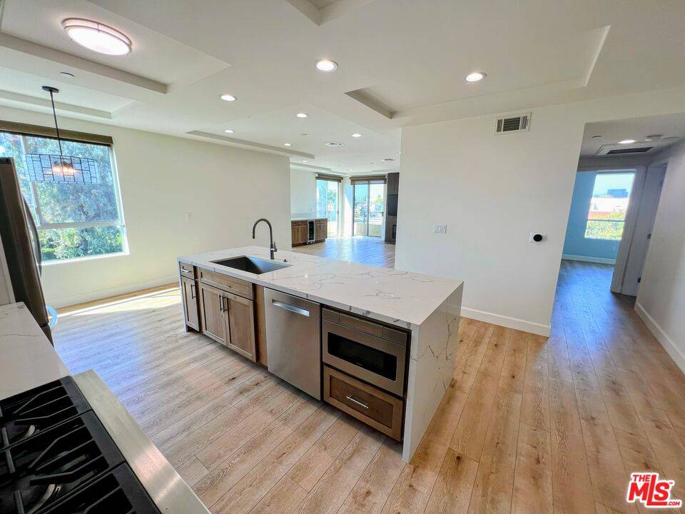 5525 W Olympic Blvd 3BR Hancock Park La