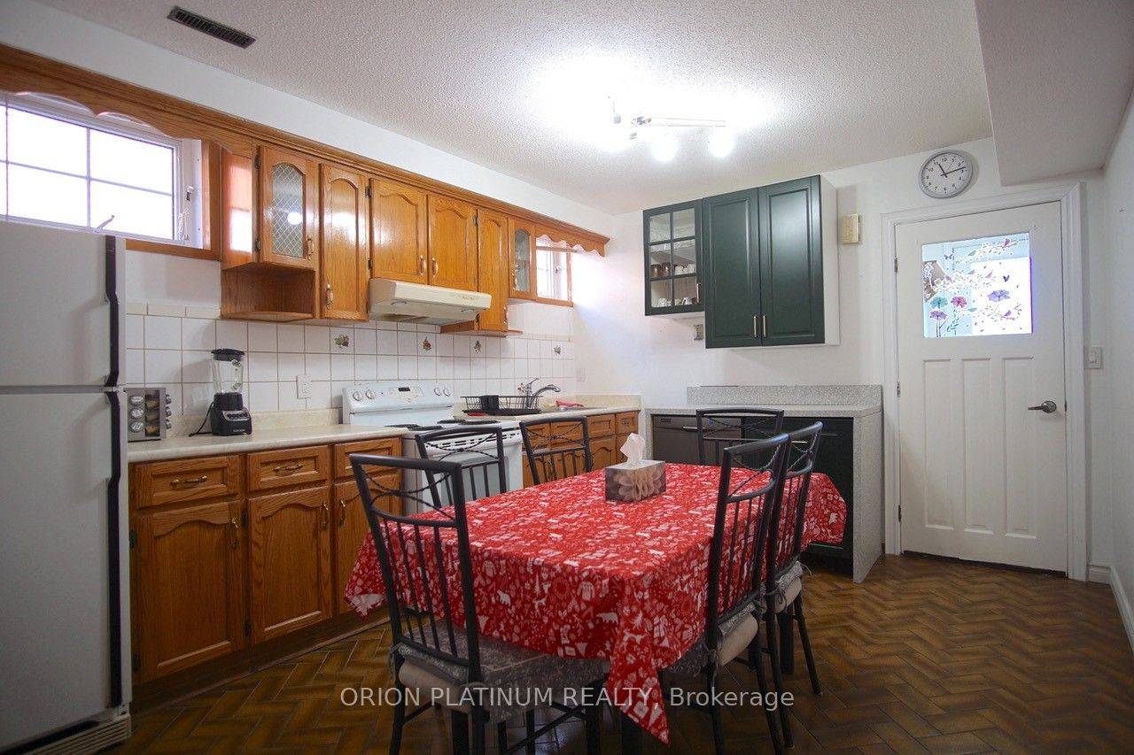 Furnished and well maintained basement apartment in amazing central location In Mississauga !
