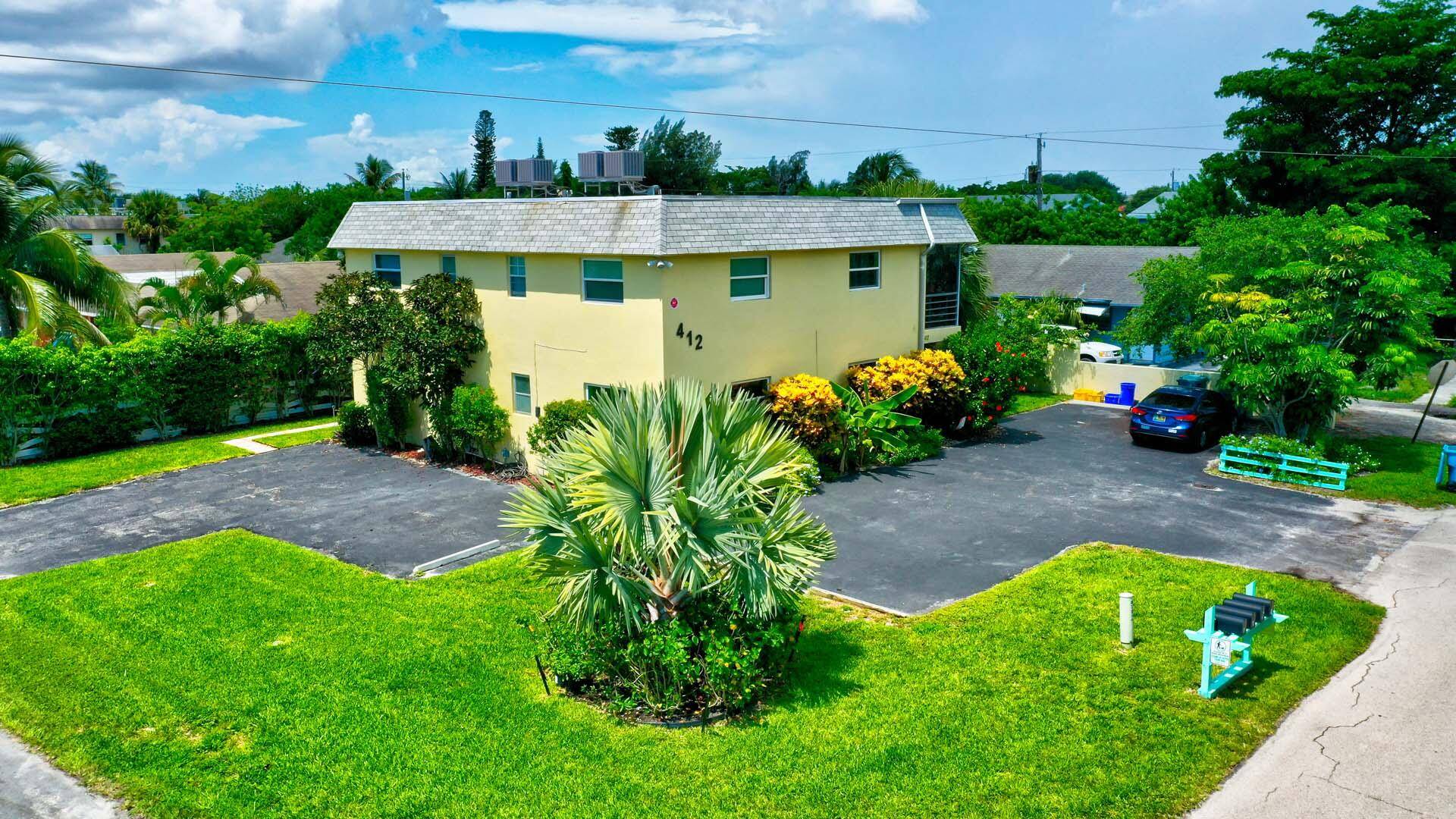 Rarely available quadplex in East Boynton Beach located just one block west of Federal Highway, one half mile south of E Woolbright Rd, and one block north of SE 23rd ...