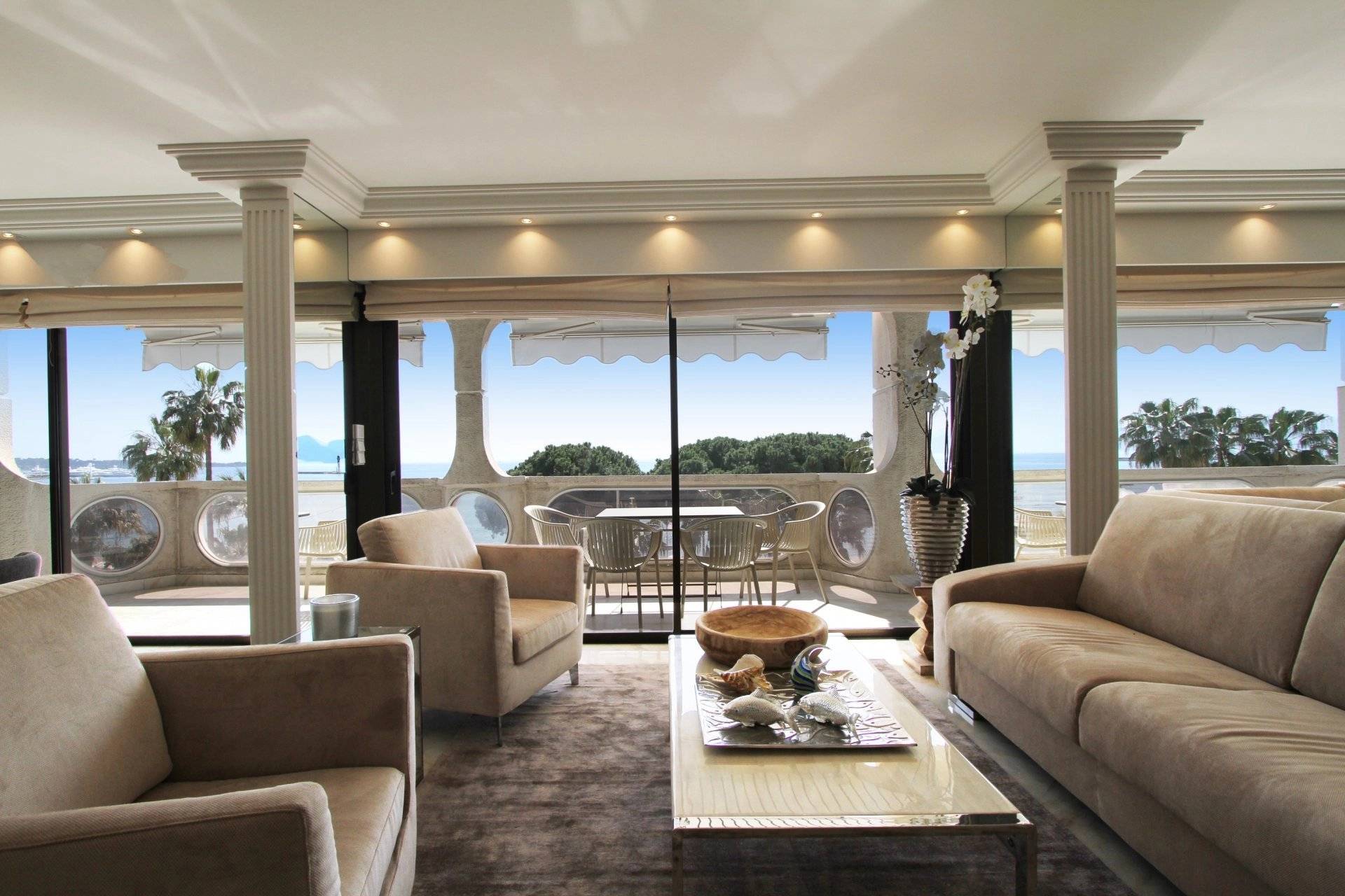 CANNES CROISETTE - Splendid flat in a prestigious residence