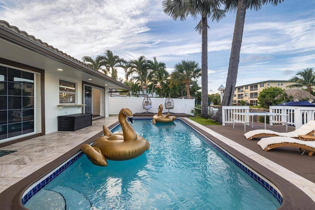 LUXURY 4 BEDROOM 2. 5 BATHROOM 2 CAR GARAGE POOL amp ; OCEAN ACCESS HOME.