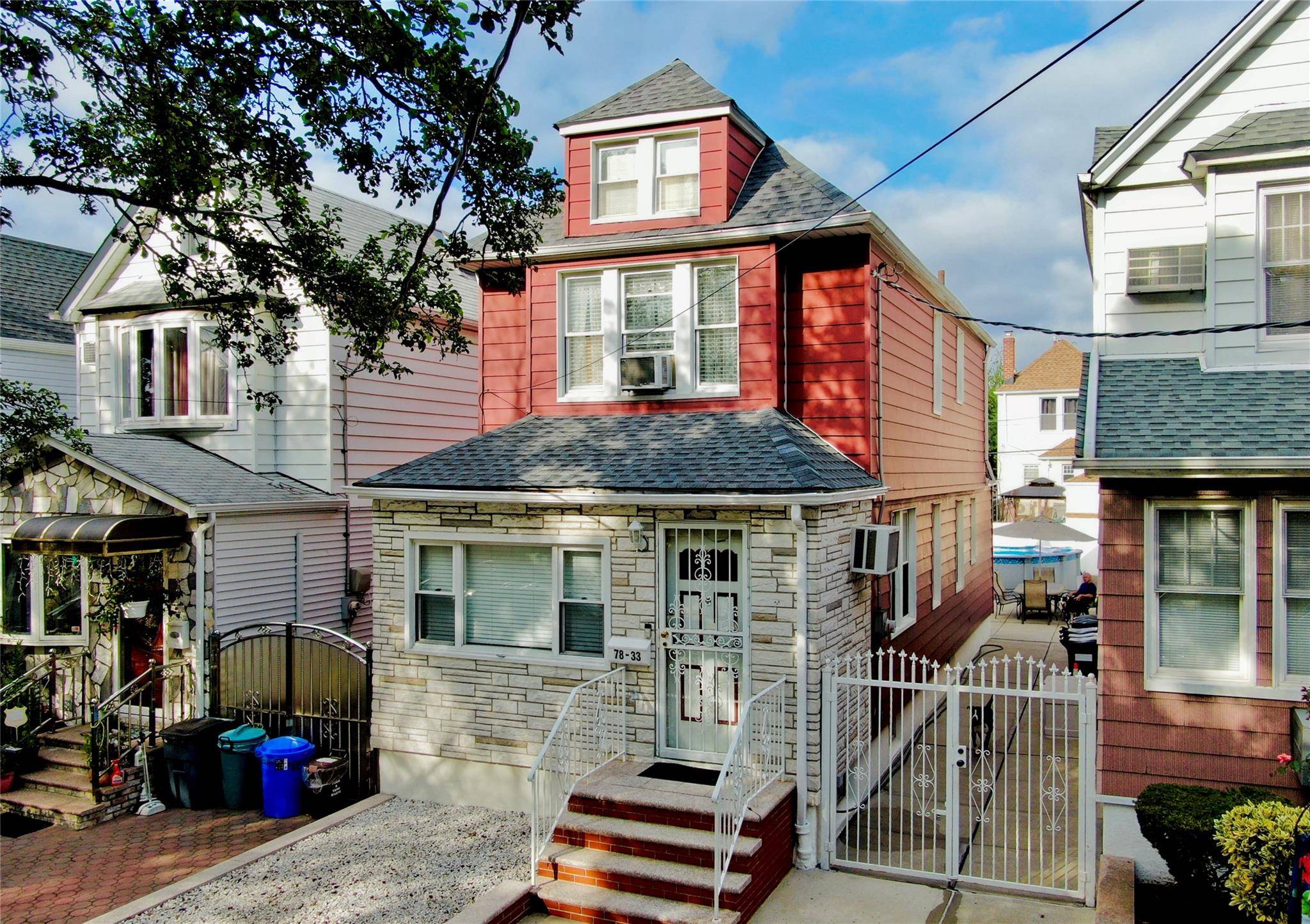 We are proud to present a great single family home for sale in Glendale !