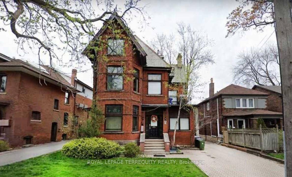 Discover this charming 2 bedroom apartment of This Grand Victorian Home in the vibrant Yonge amp ; Eglinton area Featuring an open concept living and dining space, this home offers ...