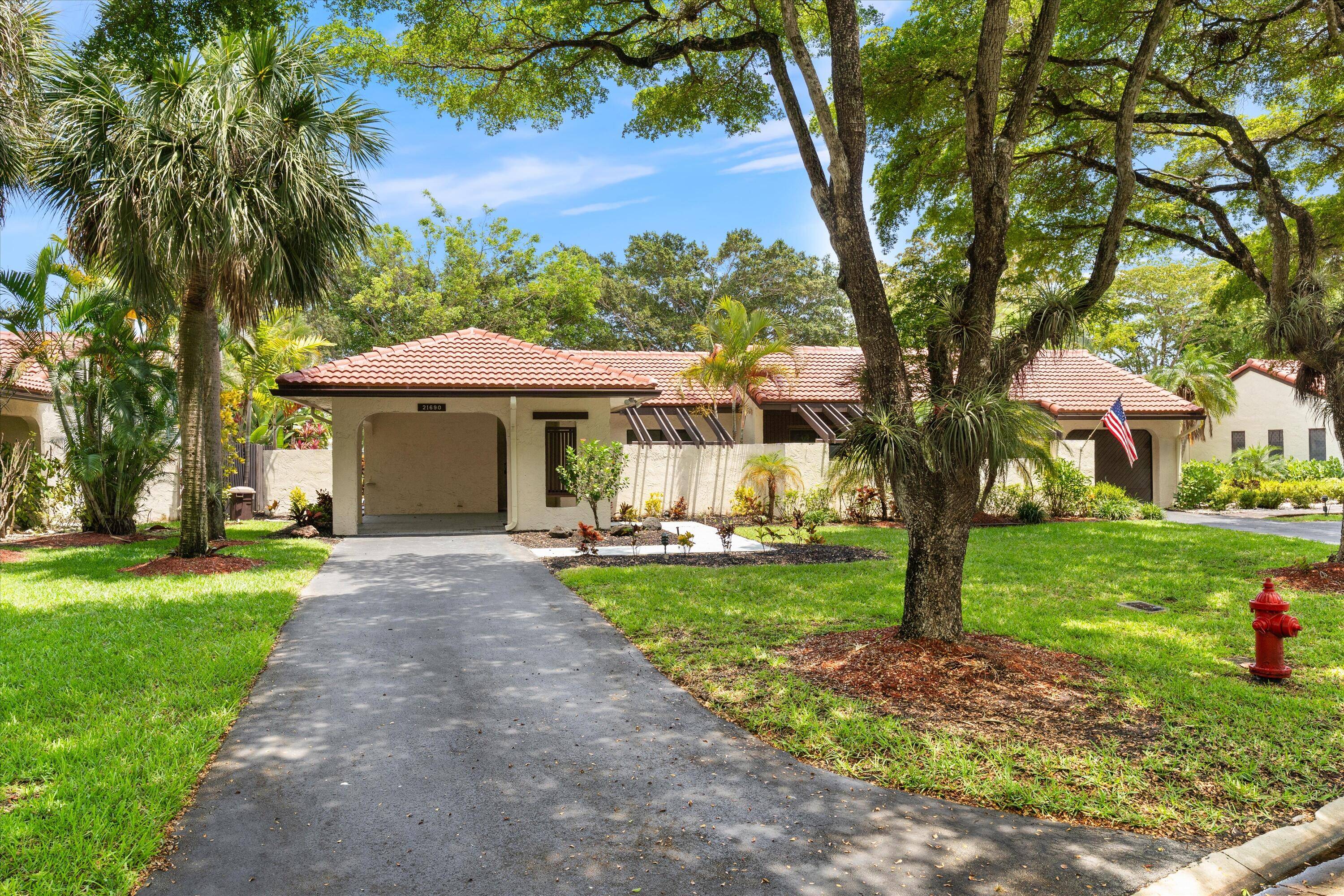 Recently updated and remodeled villa on the lake in Boca Lago.