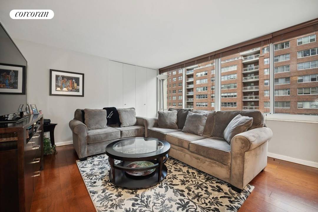 This sun filled, spacious 1 bedroom in Lenox Hill is not to be missed !