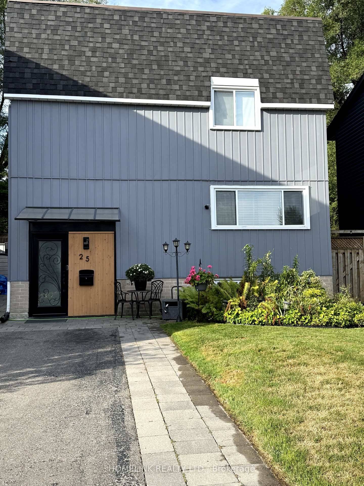 Convenient Location This Outstanding Detached Home Backing Onto The Park Is Cute Well Kept House, Kitchen W Quartz Counters, Pantry, Pullouts, Breakfast Bar, Ss Farmer Sink, 2 Baths, Laminate Flooring, ...