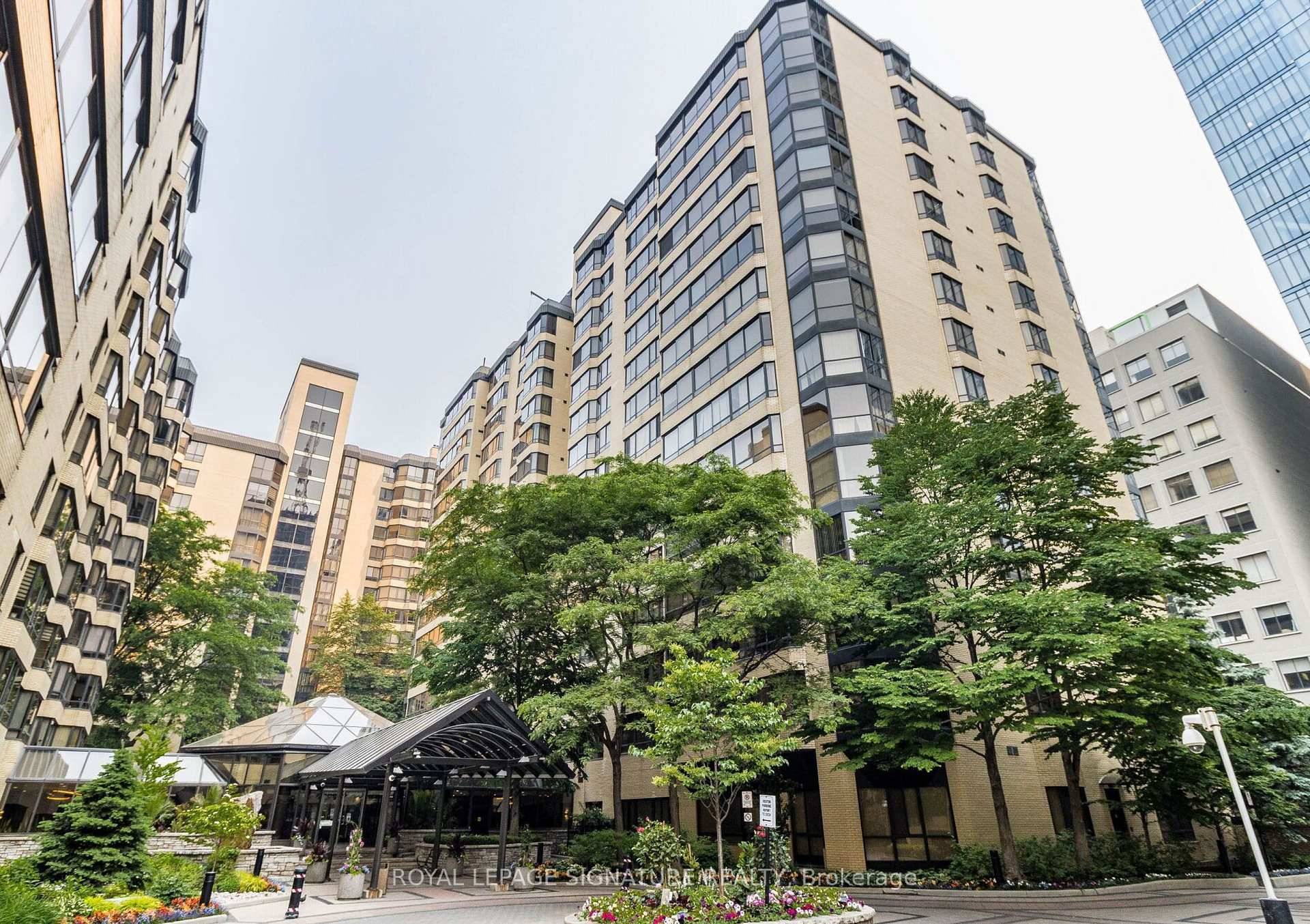 Welcome to One Park Lane Condos at 280 Simcoe Street where space, comfort, and location meet !
