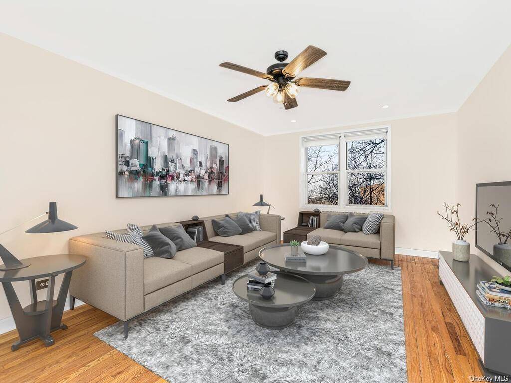 Beautiful fully renovated, 1 bedroom unit in Netherland Gardens for an amazing price !