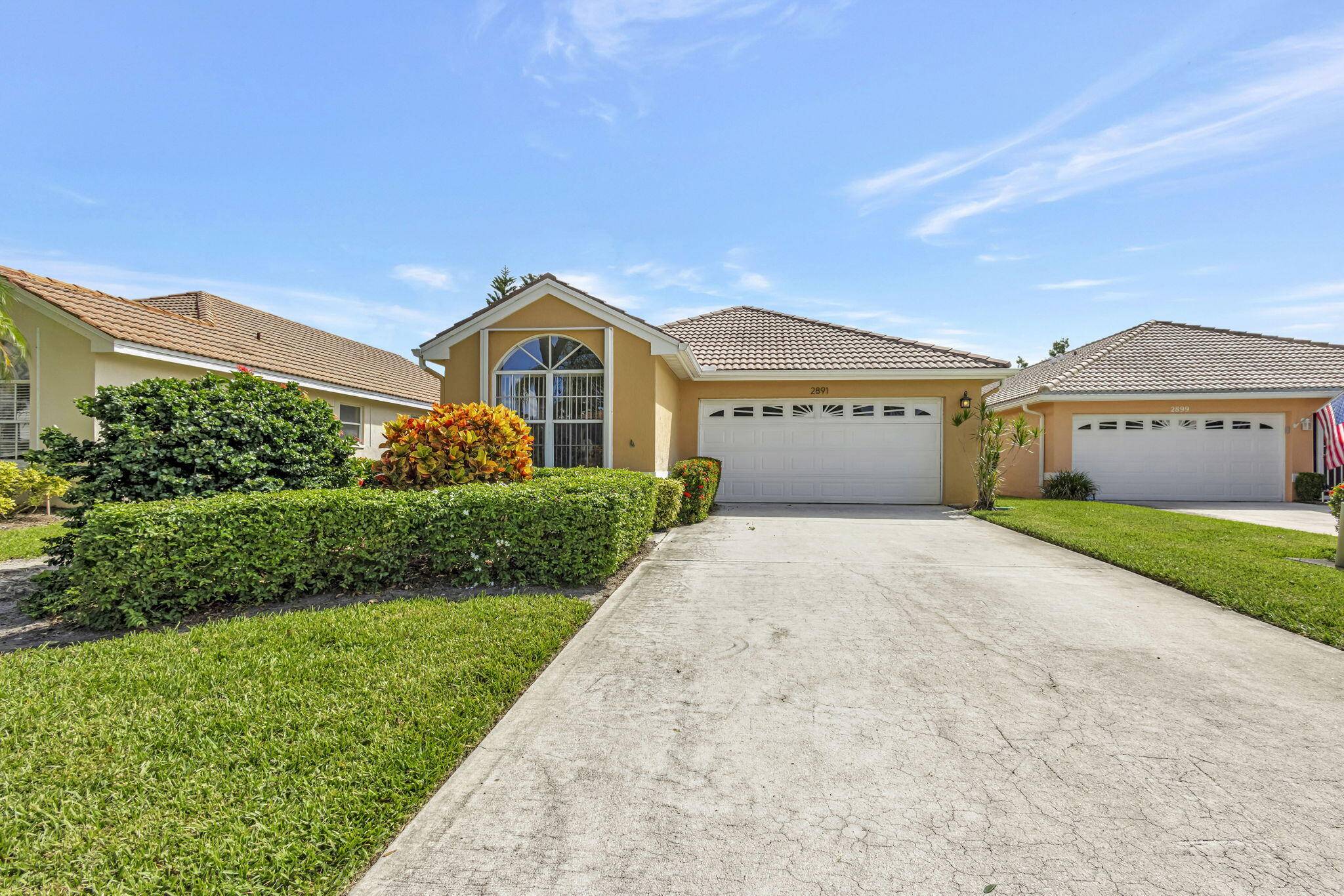 Live the Florida lifestyle in The Charter Club one of Palm City's best value communities !