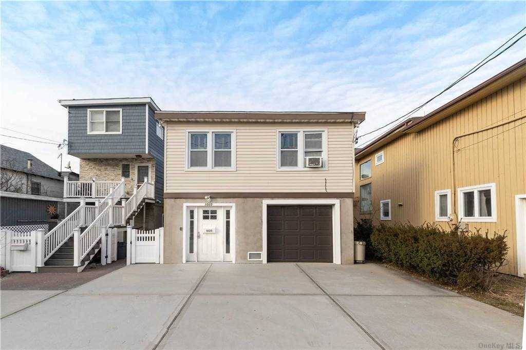 Summer Rental on Open Bay with Panoramic Views.